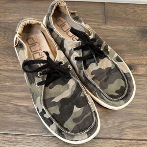 Hey Dude Wendy Grey Green Camo Lace Up Lightweight Shoes - Size 6 - EUC
